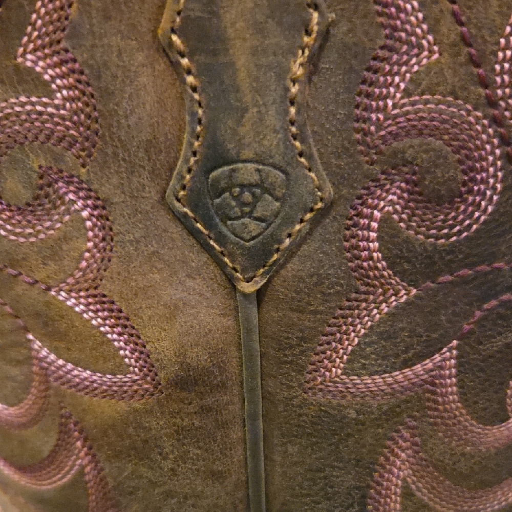 ‼️WORN ONE TIME‼️Ariat Women's 8.5B Med. Brown w/pink stitching. Square toe. - Picture 9 of 16